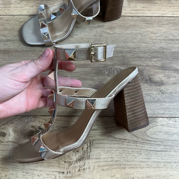 ShuShop Golden Chunky Heels - Picture 2 of 6